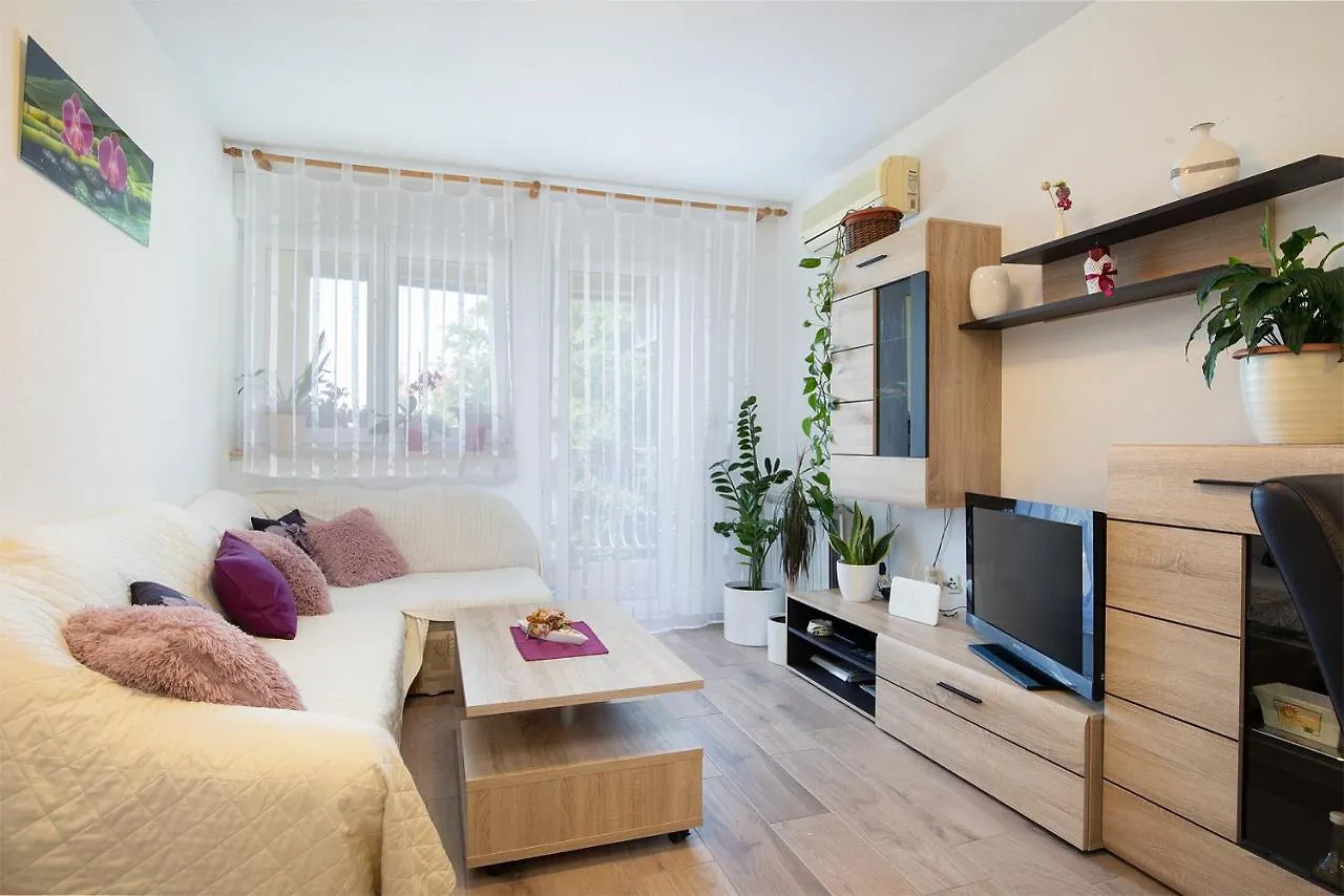 Family Apartment Noela In The Sea Area Pula
