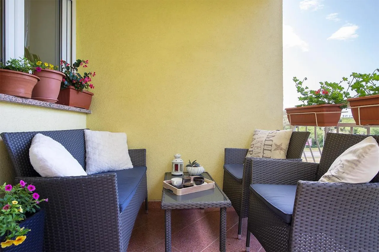 Family Apartment Noela In The Sea Area 0*, Pula