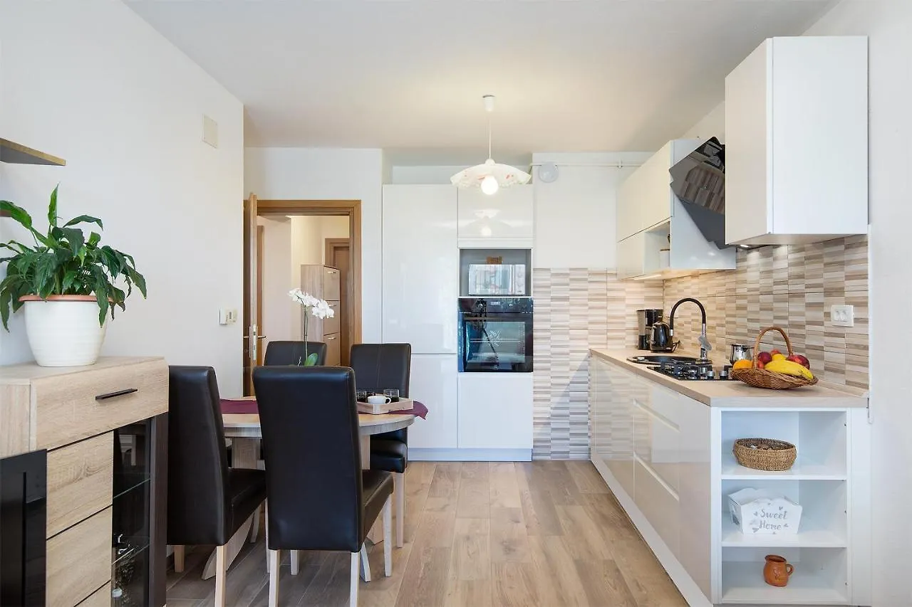 Family Apartment Noela In The Sea Area Pula
