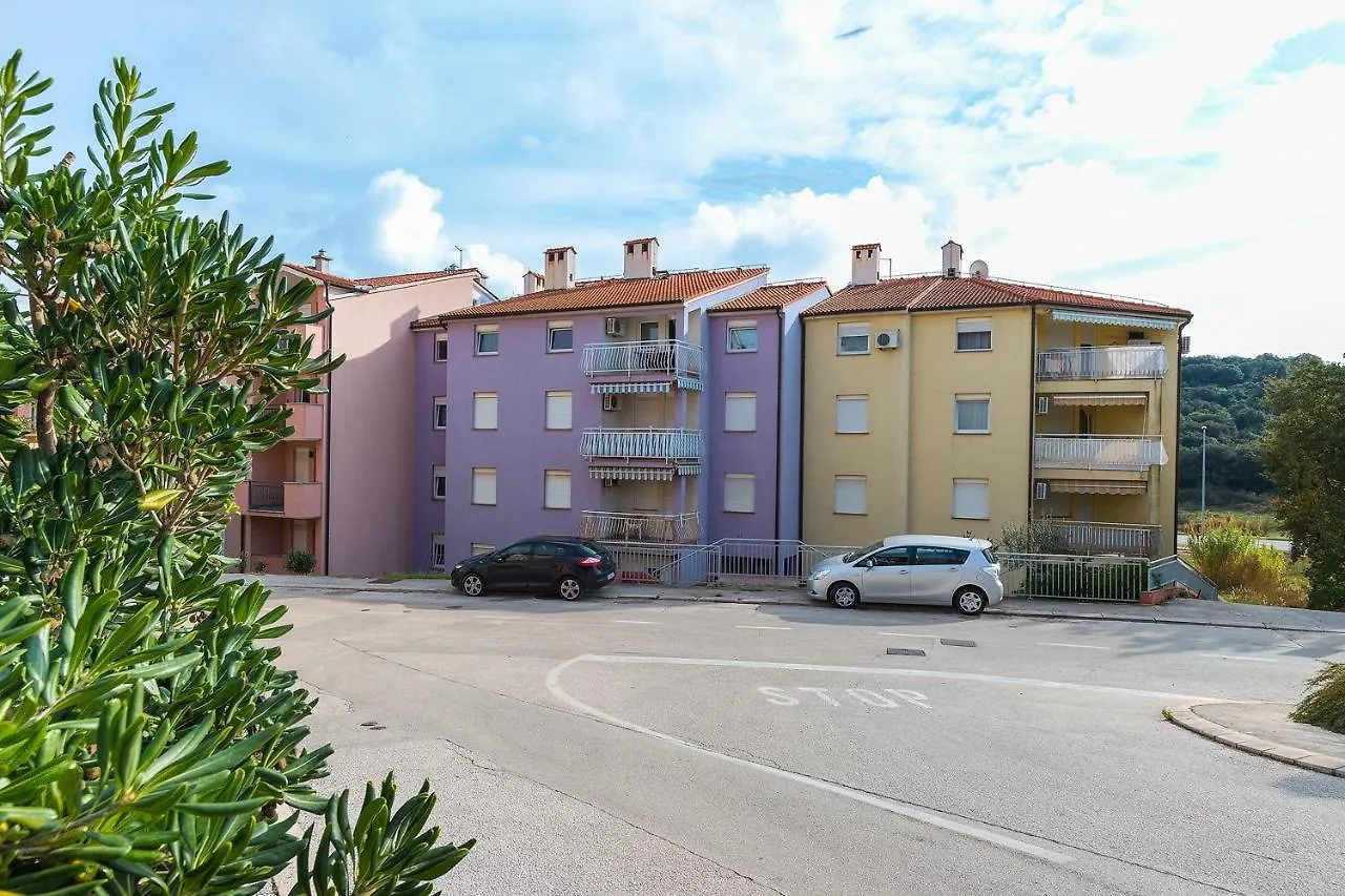 Family Apartment Noela In The Sea Area Pula