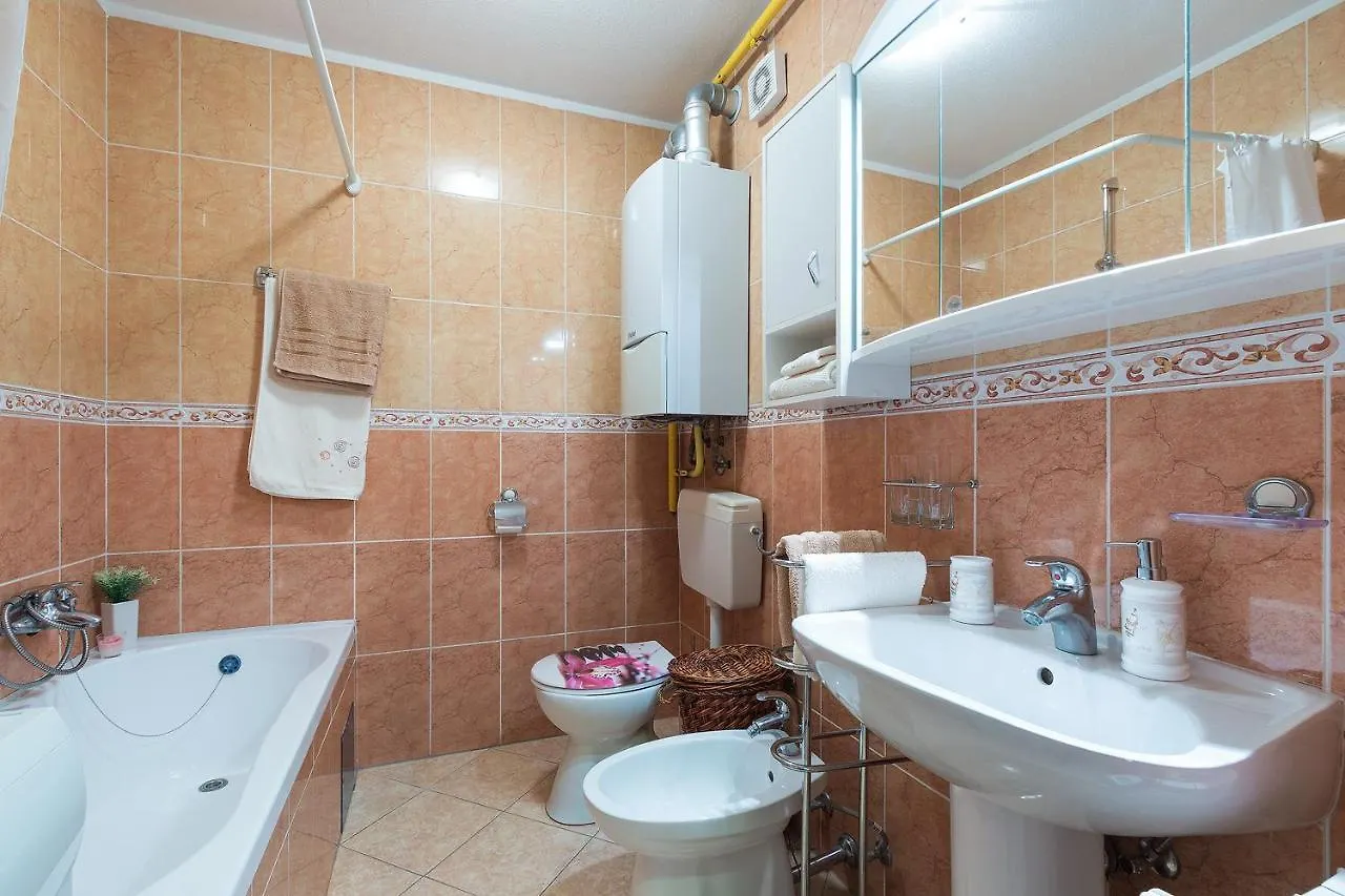 Family Apartment Noela In The Sea Area Pula