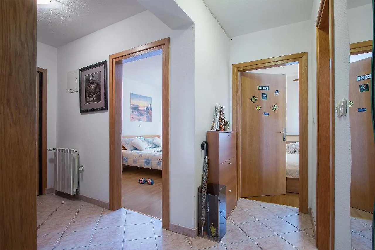 Family Apartment Noela In The Sea Area Pula