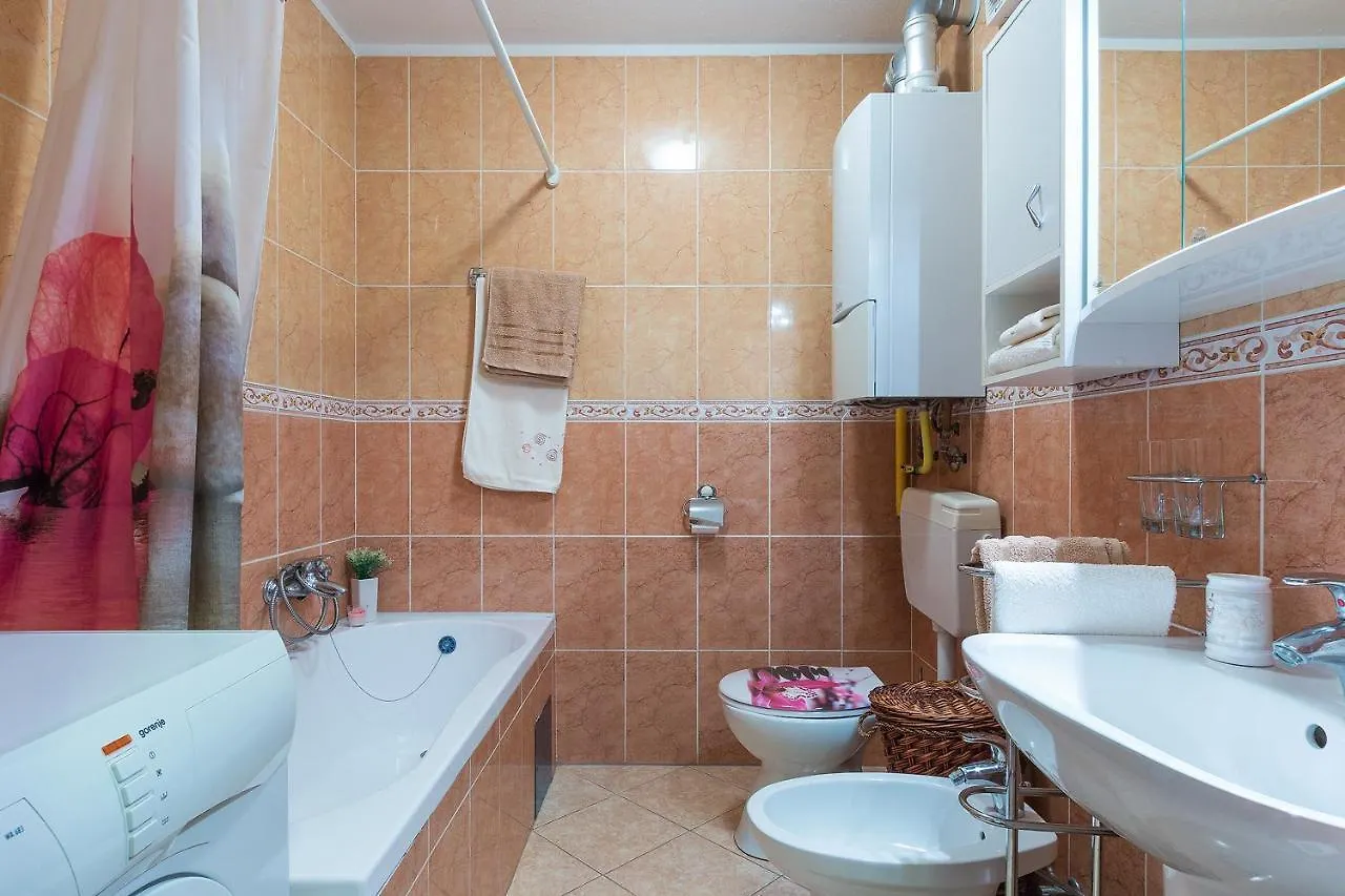 Family Apartment Noela In The Sea Area Pula Croatia