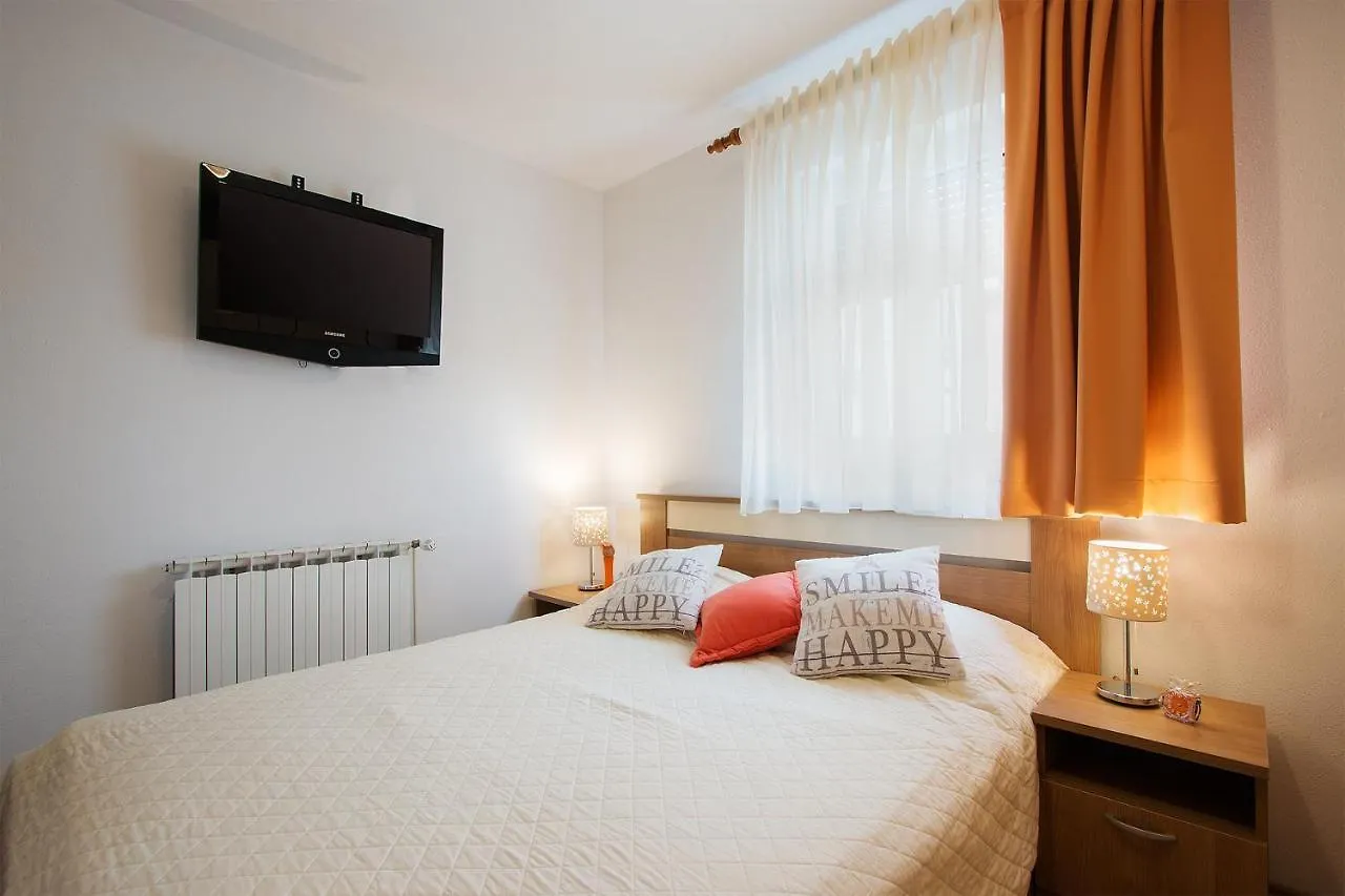Family Apartment Noela In The Sea Area Pula