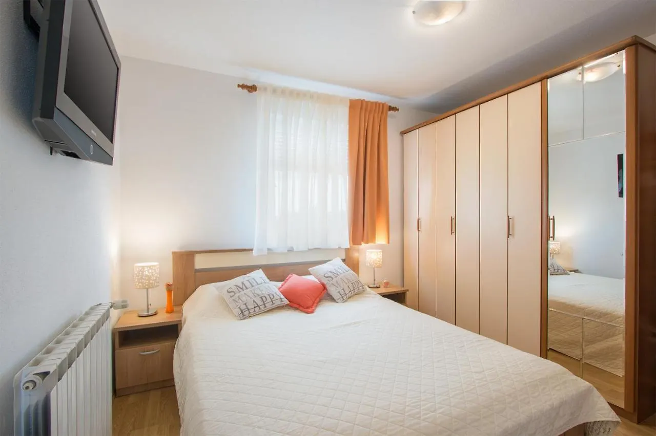 Family Apartment Noela In The Sea Area Pula Croatia