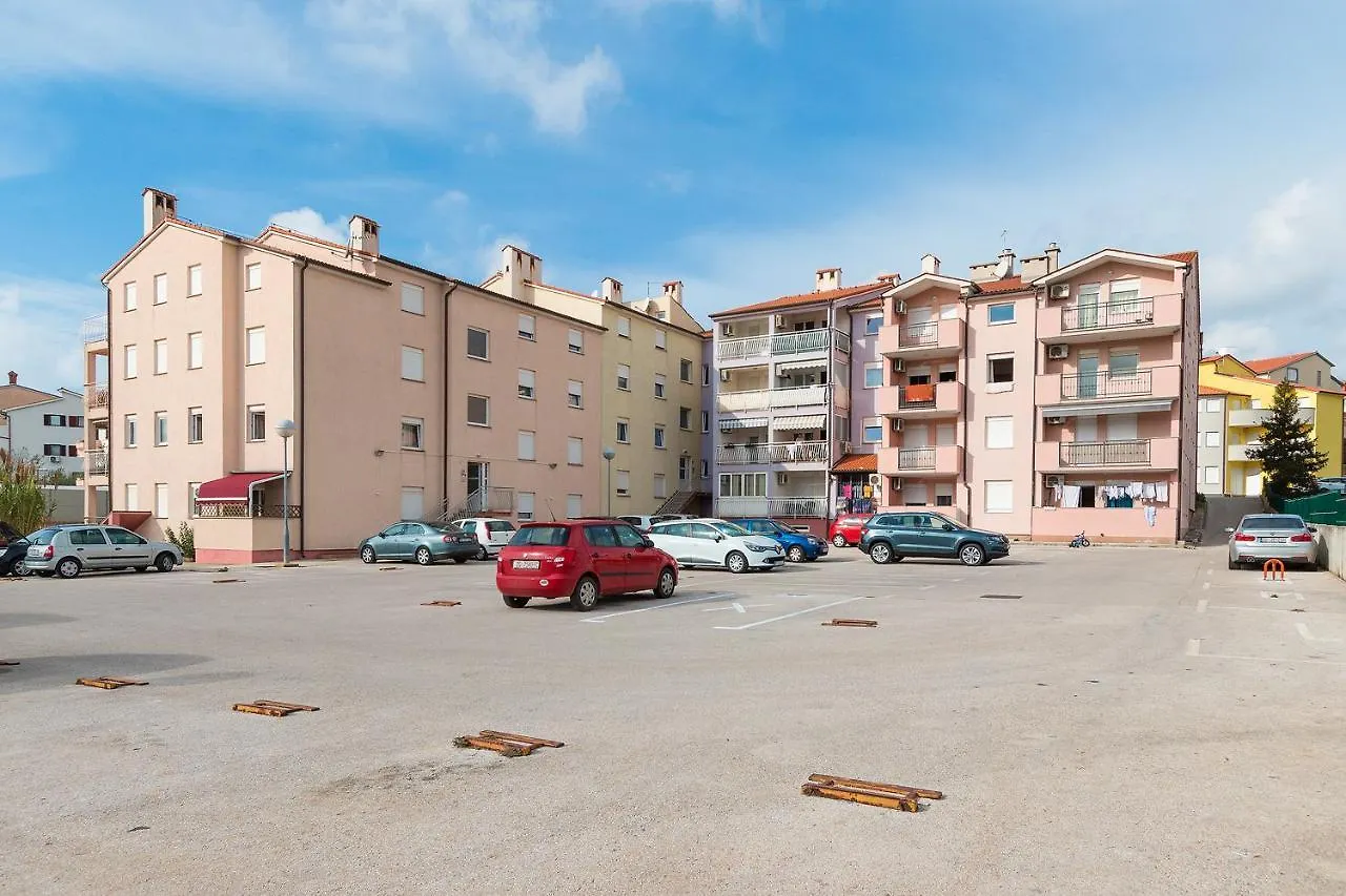Family Apartment Noela In The Sea Area Pula